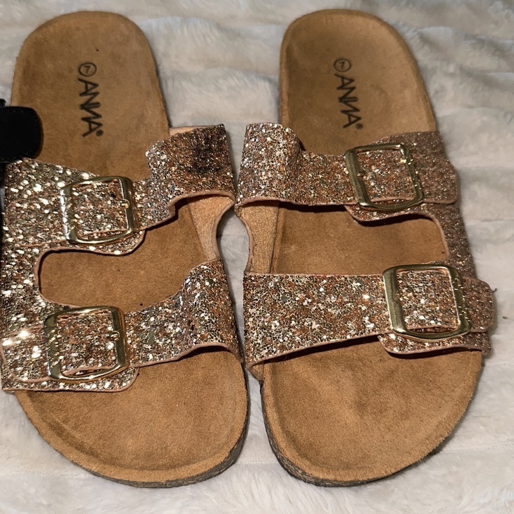 Two pairs size 7 sandal never worn - Picture 2 of 4